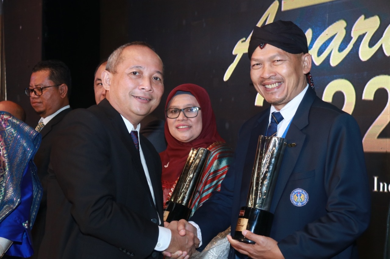 UNY Peroleh Perunggu Dalam SNI Award 2022, Bukti Upaya UNY Menjaga ...